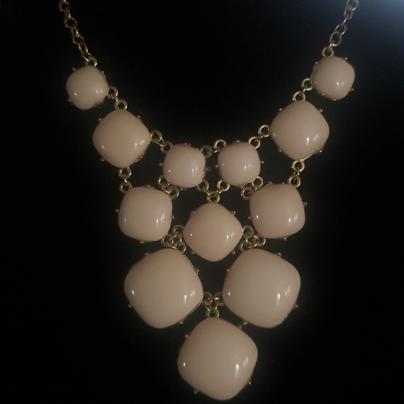 Beige necklace beautiful and elegant - Picture 2 of 5